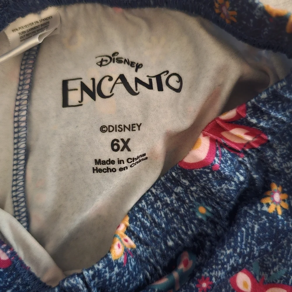 Disney Encanto Cream T-Shirt with Colorful Print Leggingd